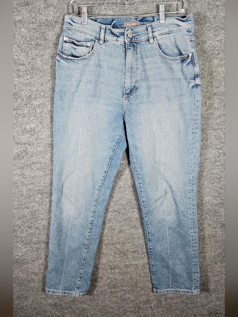 DL1961 Light Wash Bella Slim High Rise Vintage Size 29×26 Women's